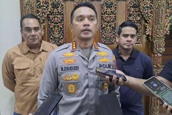 Konferensi pers di Mako Polrestabes Semarang. (ist) - Dua Oknum Polisi dan Seorang Sipil di Semarang Terbukti Peras Sepasang Remaja Rp2,5 Juta