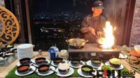 Live cooking saat Iftar on The Sky di The Batu Hotel & Villas. (rhd) - The Batu Hotel & Villas Tawarkan Iftar on The Sky Rp119K