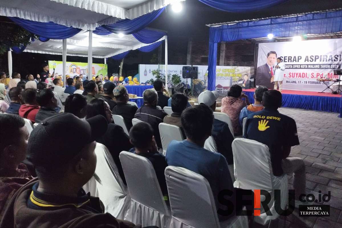 Masyarakat menyimak pemaparan anggota DPRD Kota Malang, Dr Suyadi SPd MM. (rhd) - Dr Suyadi Serap Aspirasi Warga Bandungrejosari, Keluhkan Kurikulum BPJS Kesehatan dan Efisiensi Anggaran