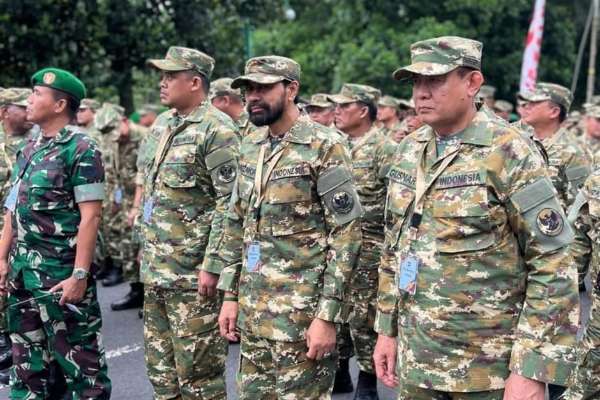 Muzakir Manaf (dua dari kanan) saat mengikuti retret di Magelang. (ist/ Instagram @muzakirmanaf1964) - Kisah Eks Kombatan GAM, Dulu Dikejar Tentara Kini Ikut Retret di Akmil Magelang