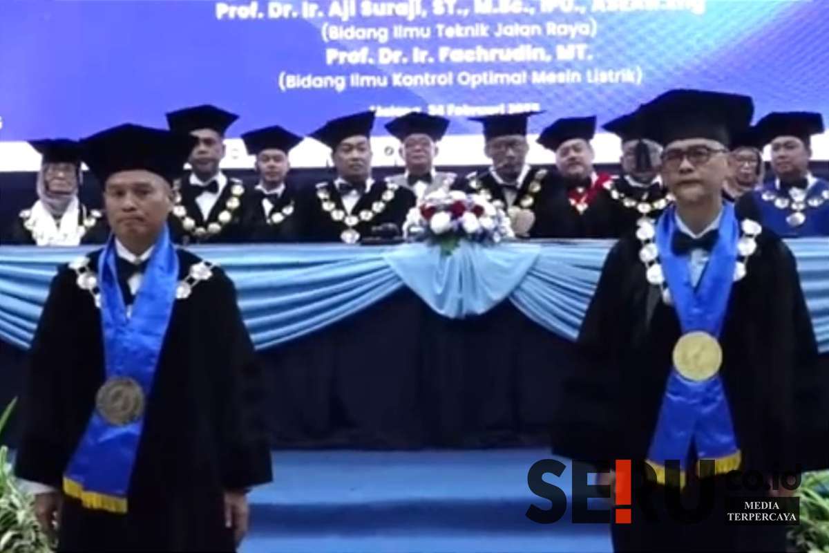Para guru besar yang baru saja dikukuhkan. (rhd) - Dies Natalis ke-54, UWG Kukuhkan Guru Besar Hingga Resmikan Fakultas dan Prodi Baru