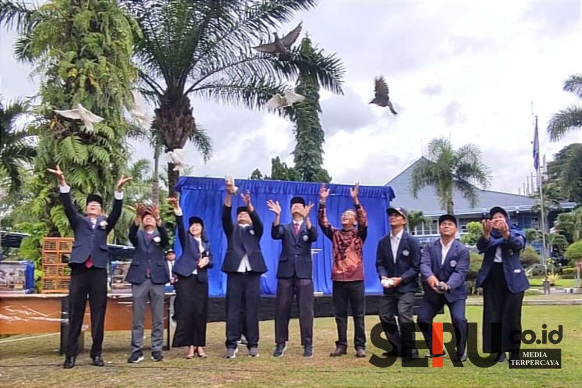 Pelepasan burung merpati dan perkutut, simbolisasi Polinema terbang lebih tinggi. (rhd) - Kado Dies Natalis ke-43 Polinema Raih Beragam Prestasi, Gelar Rangkaian Kegiatan