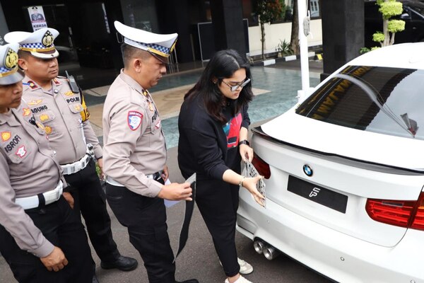 Satlantas Polresta Malang Kota Quick Respon Amankan BMW Nopol Palsu N-3-NEN