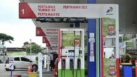 Pengisian BBM di salah satu SPBU Pertamina. (ist) - Pertamina Pastikan Kualitas Pertamax Sesuai Standar dan Tidak Ada Pengoplosan