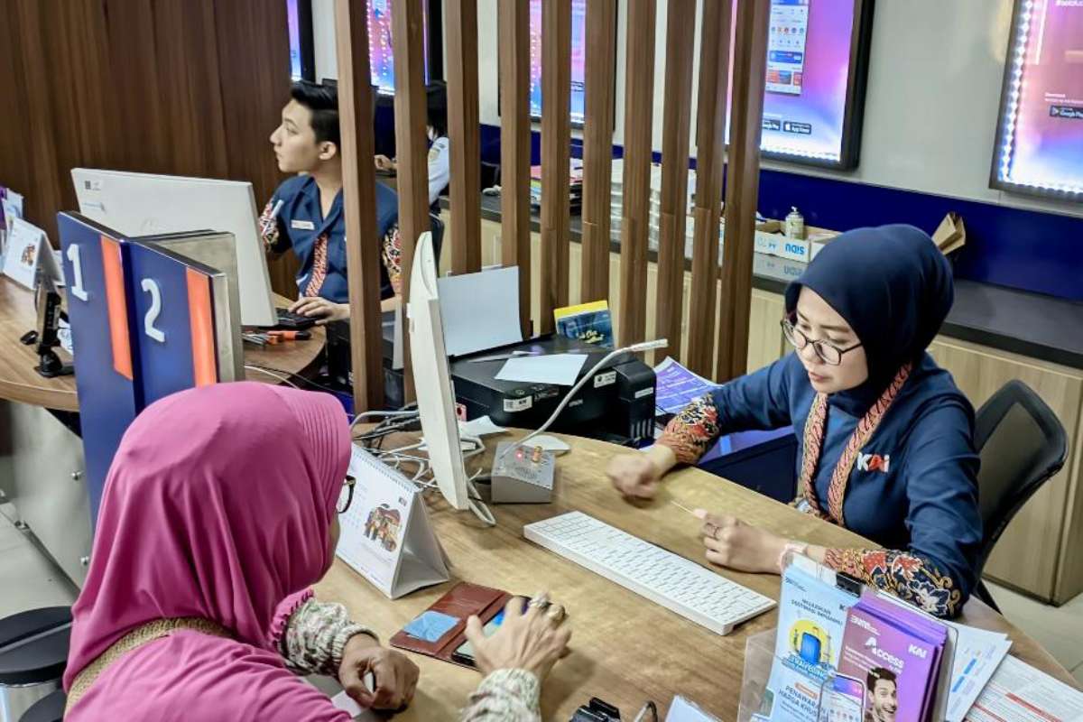 Penumpang yang akan bepergian menggunakan KA. (ist) - Buruan, Tiket Kereta Api Arus Balik Lebaran 2025 Bisa Dipesan Sekarang