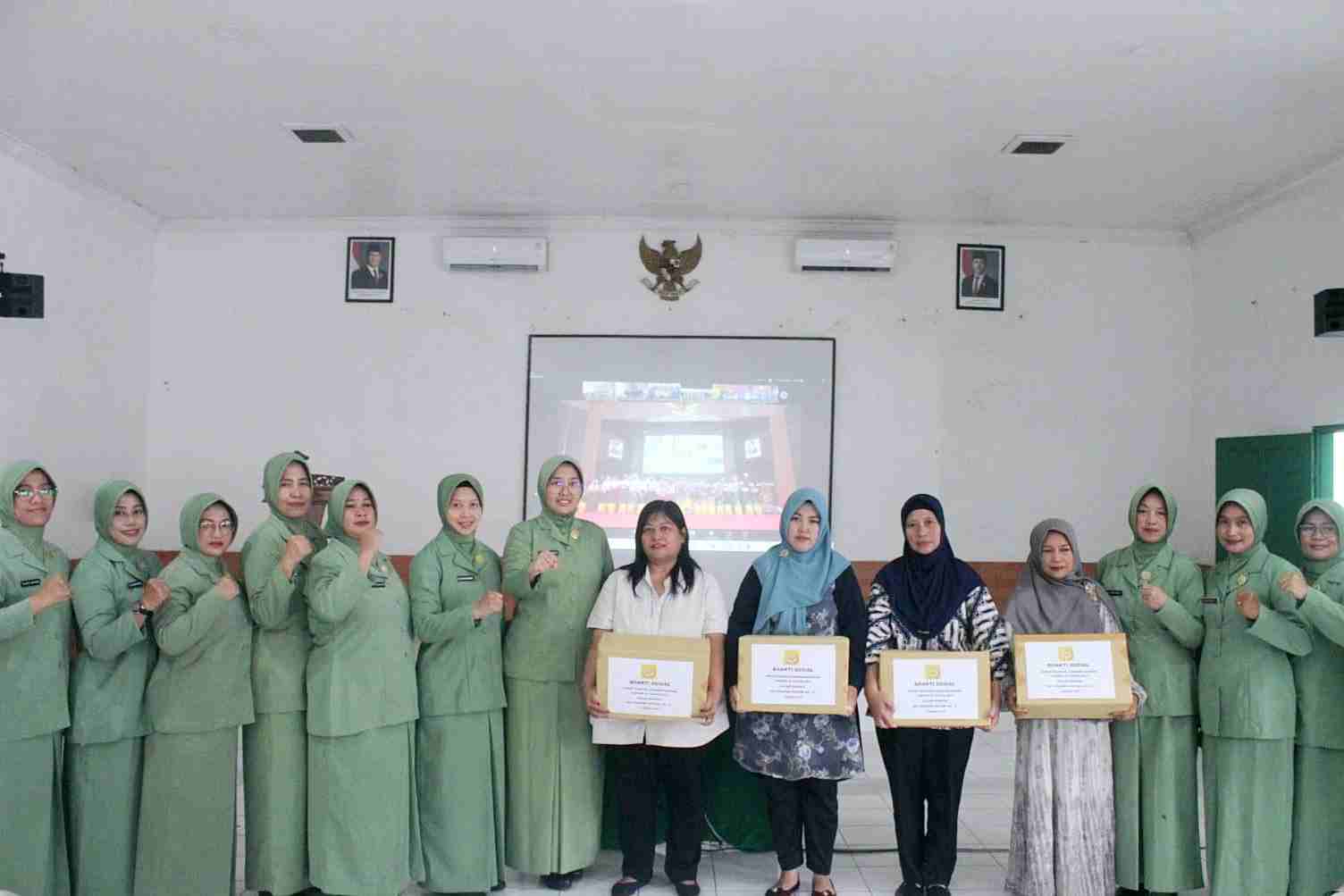 Persit KCK Cab Xl Kodim 0833 Gelar Bakti Sosial HUT ke-61 Dharma Pertiwi