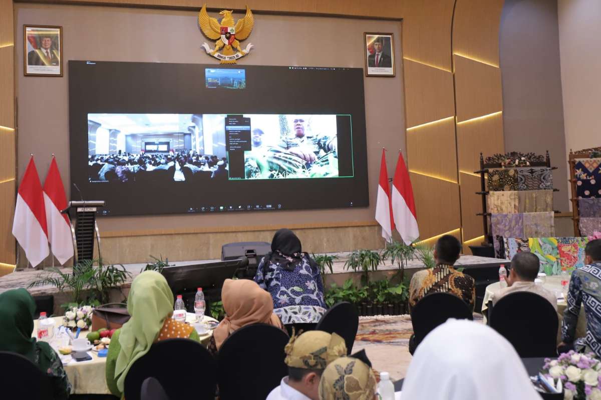 Peserta Musrenbangcam Batu mendengarkan arahan Wali Kota dan Wawali Batu dari Basecamp Retret di Magelang. (ist) - Musrenbang Kecamatan Batu Tampung 539 Usulan, Didominasi Sarpras