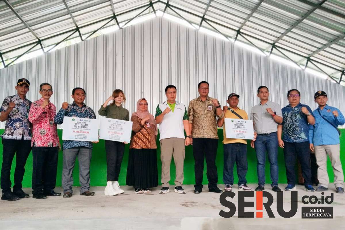 Pj Wali Kota Malang saat memberikan CSR dari pelaku usaha kepada pihak-pihak terkait. (afi) - Pj Wali Kota Gandeng Pengusaha Bangun Kota Malang Melalui CSR