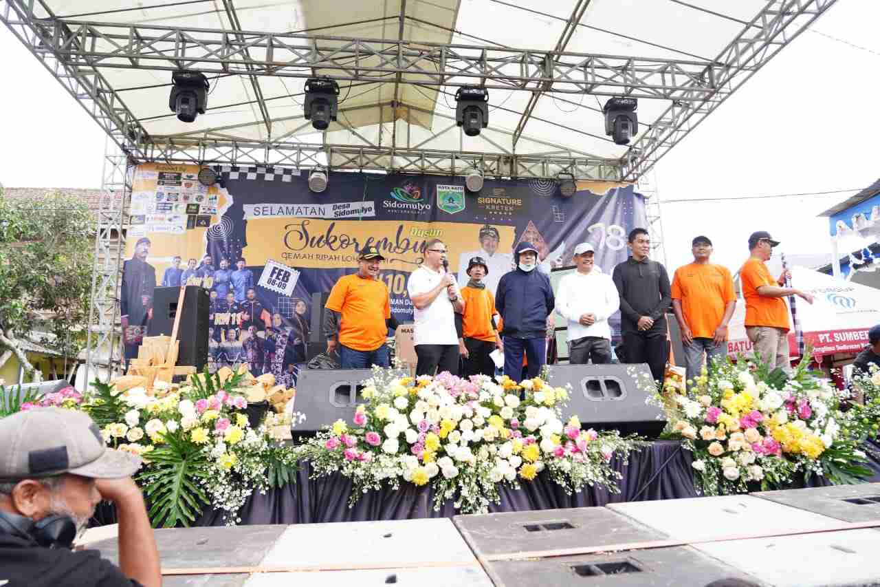 Pj. Wali Kota Aries AP Hadiri Jalan Sehat Selamatan Desa Sidomulyo