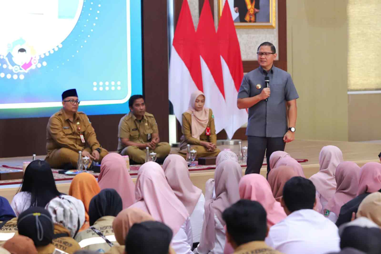 Pj. Wali Kota Batu Beri Pengarahan Ratusan Penyapu Jalan dan Petugas Pertamanan Kota