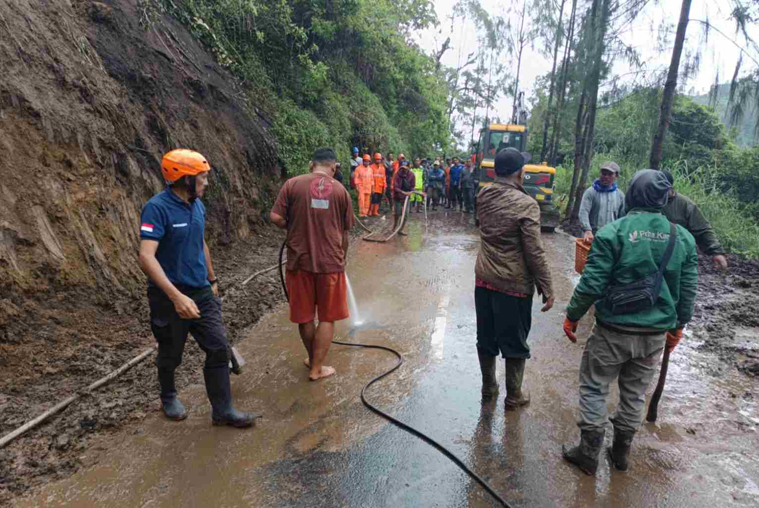 Tiga Titik Lokasi Longsor Menuju TNBTS Sudah Dapat Dilalui Kembali