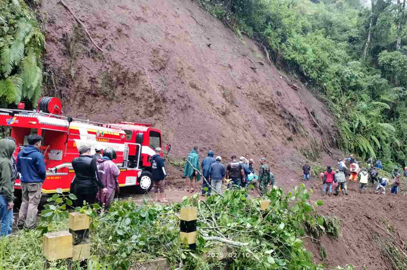 Longsor Tutup Akses Menuju Taman Nasional Bromo Tengger Semeru