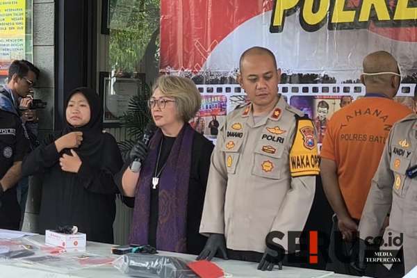 Psikolog sekaligus anggota tim P2TP2A Sayekti Pribadiningtyas saat memberikan keterangannya pada Awak media. (Seru.co.id/dik) - Salah Satu Tersangka Pemerasan Pondok Ternyata Oknum Aktivis Perlindungan Perempuan dan Anak
