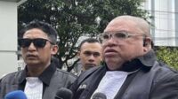 Razman dan Firdaus bersama rombongan mendatangi Gedung Mahkamah Agung. (ist) - Razman Nasution Protes MA Usai Ricuh di PN Jakut, Minta Hakim Diganti