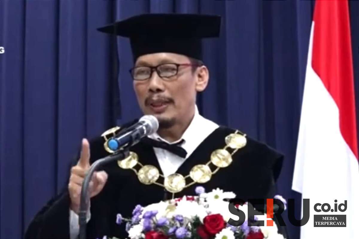 Rektor UWG Malang, membuka Dies Natalis ke-54 Universitas Widya Gama. (rhd) - Dies Natalis ke-54, UWG Kukuhkan Guru Besar Hingga Resmikan Fakultas dan Prodi Baru
