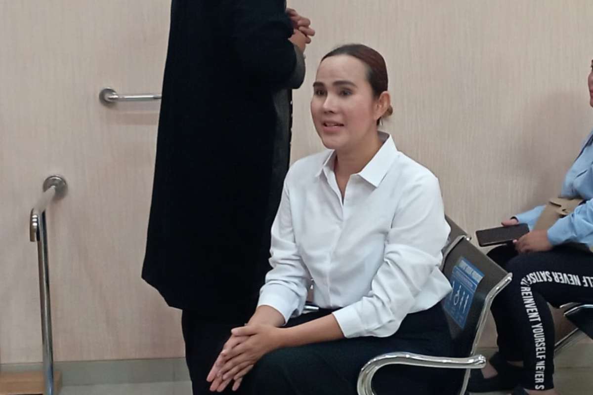 Sidang Isa Zega, terdakwa pencemaran nama baik istri Juragan 99. (ist) - Terjerat Kasus Pencemaran Nama Baik Istri Juragan 99, Isa Zega Jalani Sidang Dakwaan