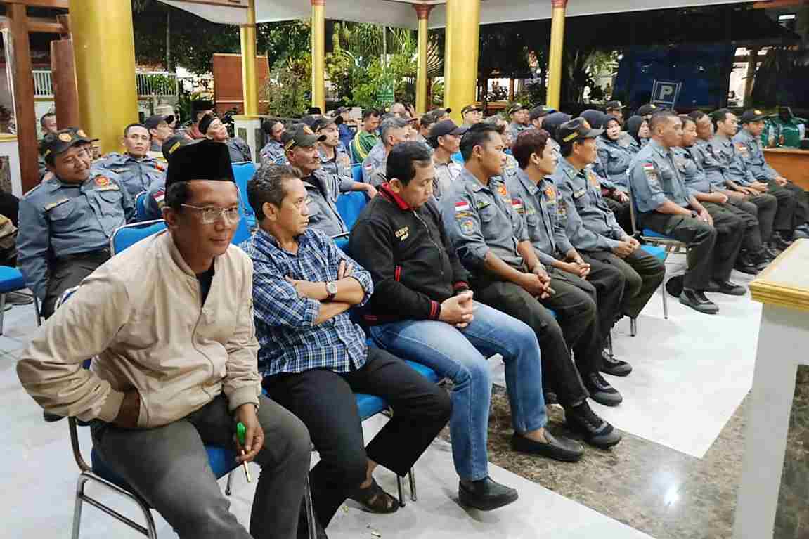 Babinsa Kedungkandang Turut Rakor Pembekalan Linmas Arjowinagun