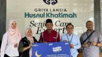 BRI Regional Office Malang berbagi untuk penghuni Griya Lansia Husnul Khatimah. (ist) - BRI Regional Office Malang Tebar Kebaikan Penghuni Panti Asuhan dan Panti Jompo