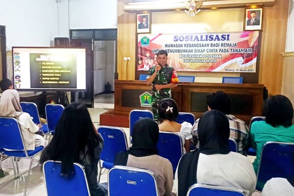 Babinsa Blimbing Sosialisasi Wawasan Kebangsaan pada Remaja Polehan