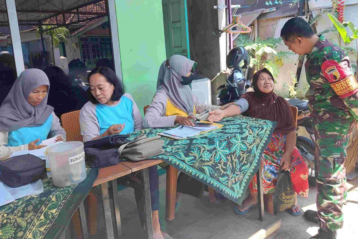 Babinsa Lowokwaru dampingi Posyandu Balita dan Lansia Tunggulwulung. (ist) - Babinsa Lowokwaru Dampingi Posyandu Balita dan Lansia Tunggulwulung