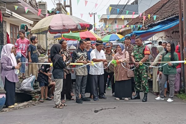 Babinsa Sukun Monitoring Pasar Takjil Ramadan Karangbesuki Dukung Pemberdayaan UMKM
