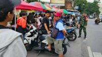 Babinsa Sukun Pantau Pasar Takjil Ramadan