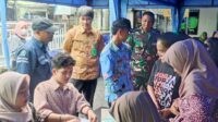 Babinsa Sukun Pantau Gerakan Pangan Murah di Tanjungrejo