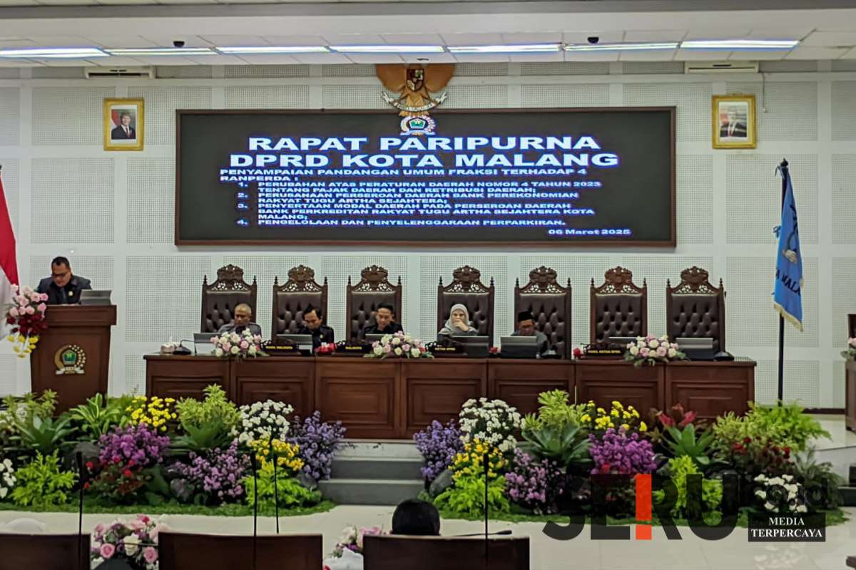 DRPD Kota Malang menggelar rapat paripurna terkait Pandangan Umum Fraksi terhadap empat Ranperda. (ws13) - Bahas Empat Ranperda, DPRD Kota Malang Siap Lakukan Uji Publik