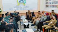 Dandim 0833/Kota Malang berdiskusi bersama Wali Kota dan Wakil Wali Kota Malang beserta rombongan. (rhd) - Dandim 0833/Kota Malang Menyambut Kunjungan Silahturahmi Wali Kota dan Wakil Wali Kota Malang