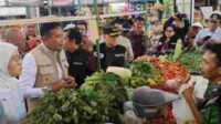 Dandim 0833 Dampingi Wali Kota Malang Pantau Harga dan Ketersediaan Sembako di Pasar Bunul