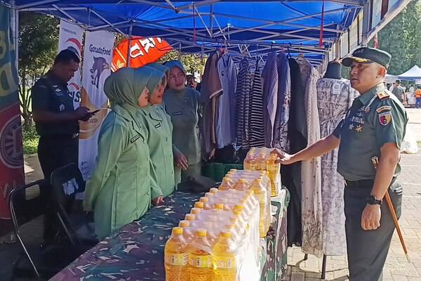 Dandim 0833 Hadiri Bazar Murah TNI Malang Raya