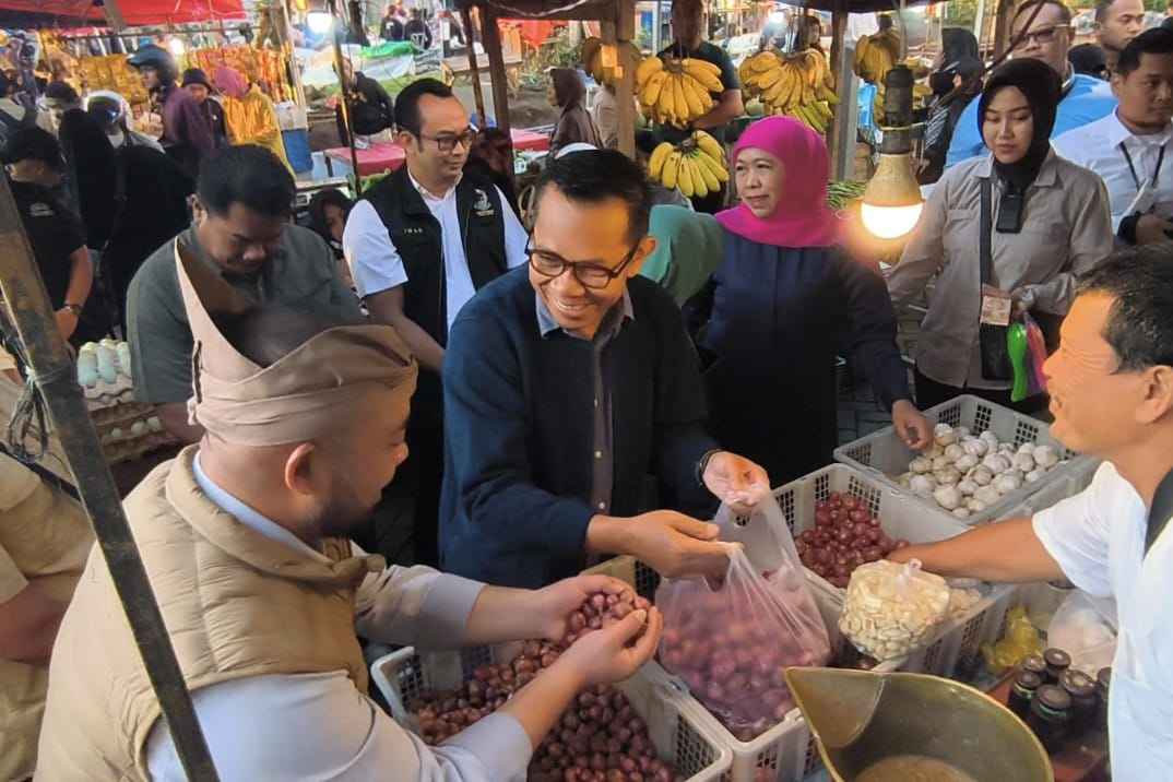 Khofifah Minta Bawang Merah Hasil Pertanian Torongrejo Kota Batu Dipromosikan