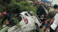 KA Batara Kresna tabrak mobil pemudik. (ist) - Mobil Pemudik Dihantam KA Batara Kresna di Sukoharjo, Empat Orang Meninggal Dunia