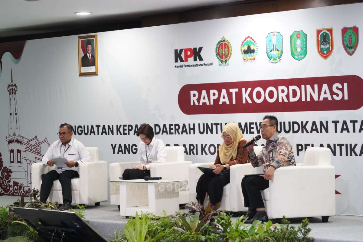 KPK menggelar rakor penguatan komitmen bersama kepala daerah mencegah korupsi. (pro) - Dukung KPK, Wali Kota Malang Komitmen Perangi Korupsi bersama Kepala Daerah Enam Provinsi
