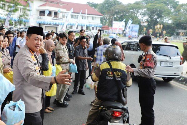Kapolresta Makota Bersama Forkopimda, GMNI Jatim Kerja Bakti & Baksos 2.000 Paket Sembako