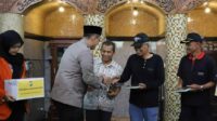 Polresta Malang Kota Gandeng Mahasiswa Baksos Bersihkan Masjid, Sumbang Mushaf dan Sembako