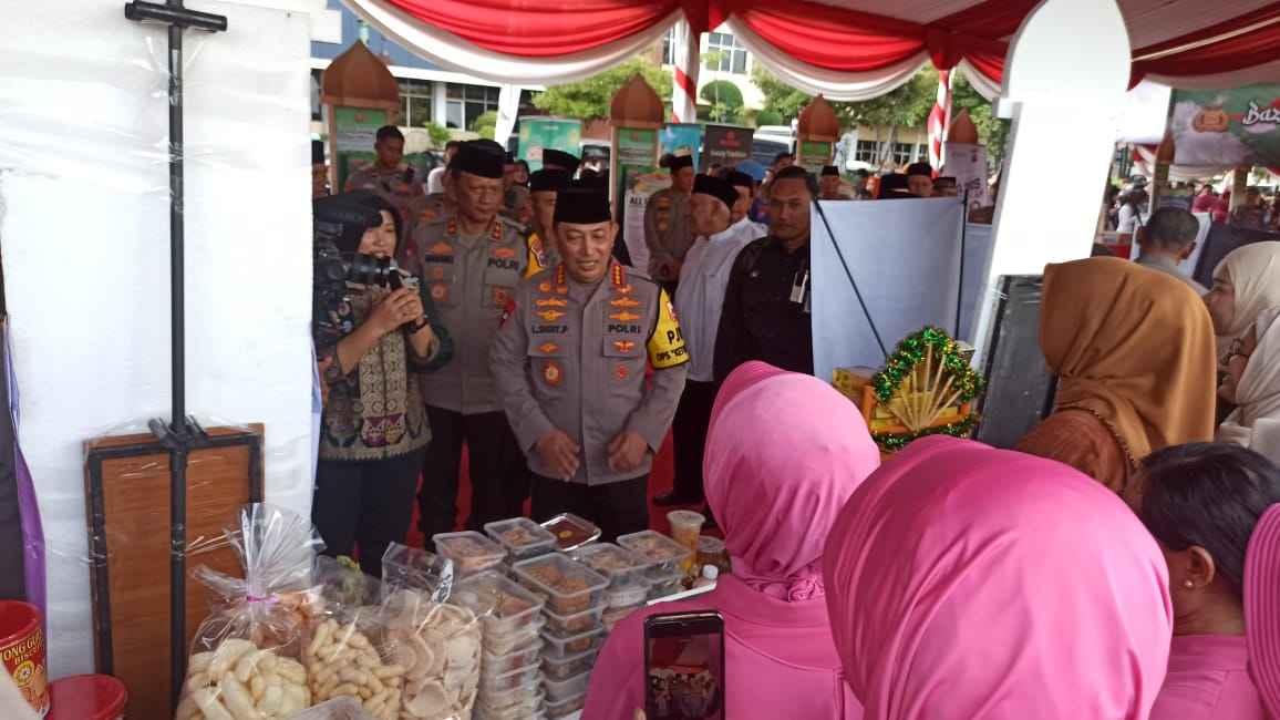 Kapolri Hadiri Bazar Ramadan Polri Presisi dan Baksos Bhayangkari 2025 di Polda Jatim
