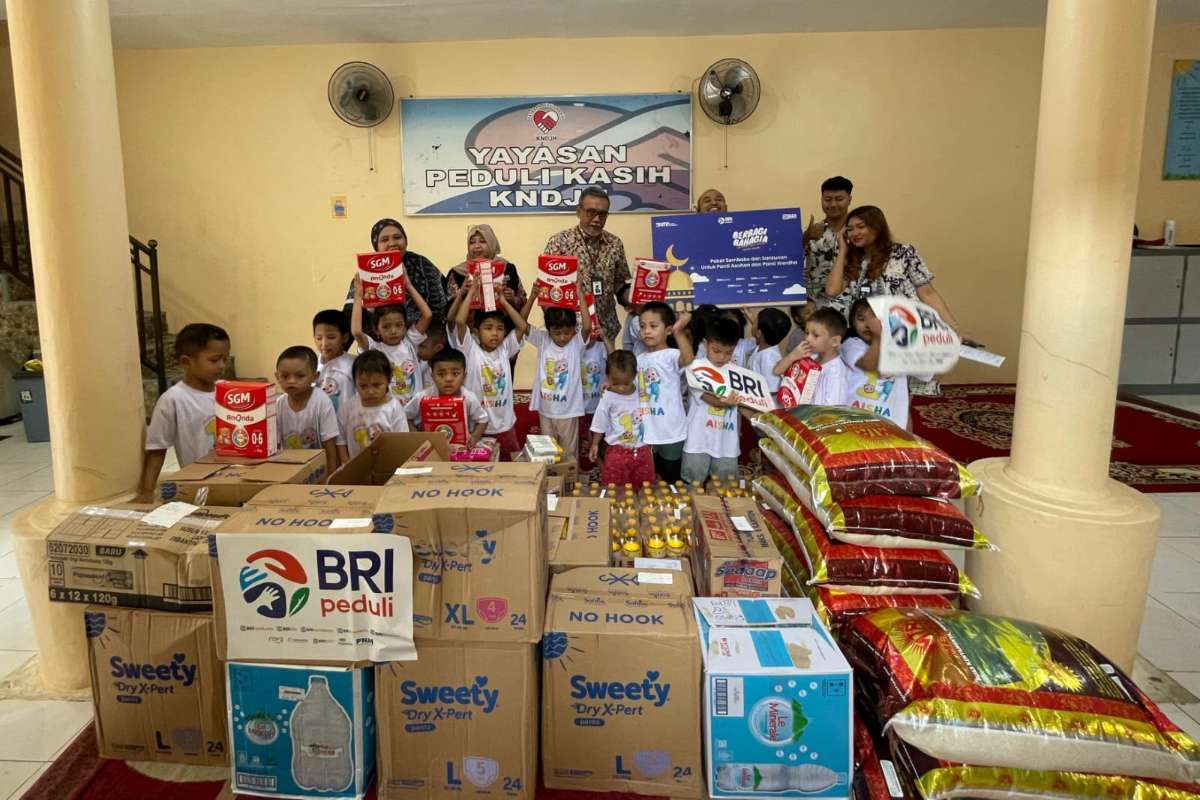 Kebahagiaan penghuni panti asuhan menerima bantuan dari BRI Regional Office Malang. (ist) - BRI Group Malang Berbagi Bahagia, Santuni Yatim Piatu dan Kaum Dhuafa