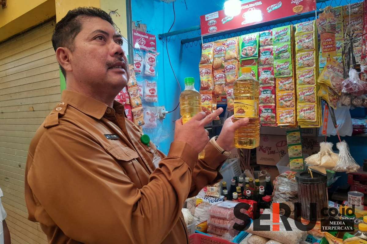 Kepala Dinas Perdagangan dan Koperasi Kabupaten Situbondo, Edi Wiyono. (Seru.co.id/aza) - Minyakita Tidak Sesuai Takaran dan Harga Lebih Mahal Beredar di Pasar Situbondo