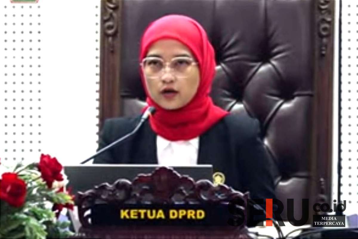 Ketua DPRD Kota Malang, Amithya Ratnanggani Sirraduhita memimpin Sidang Paripurna. (ws13) - Sertijab Wali Kota, Ketua DPRD Kota Malang: Perkuat Sinergi Demi Kemajuan Daerah