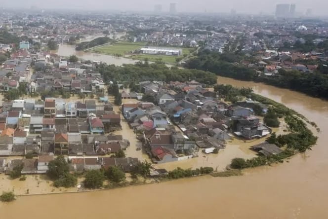 Banjir Lumpuhkan Kabupaten-Kota Bekasi, Pemukiman, Mal hingga Transportasi Terdampak