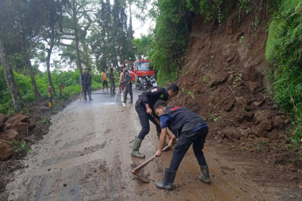 Kondisi lokasi tanah longsor di Puncak Lajeng, Desa Ngadas, Kecamatan Poncokusumo, Kabupaten Malang. (ist) - Diguyur Hujan dengan Intensitas Lama, Jalan Menuju TNBTS di Poncokusumo Longsor dan Tertutup