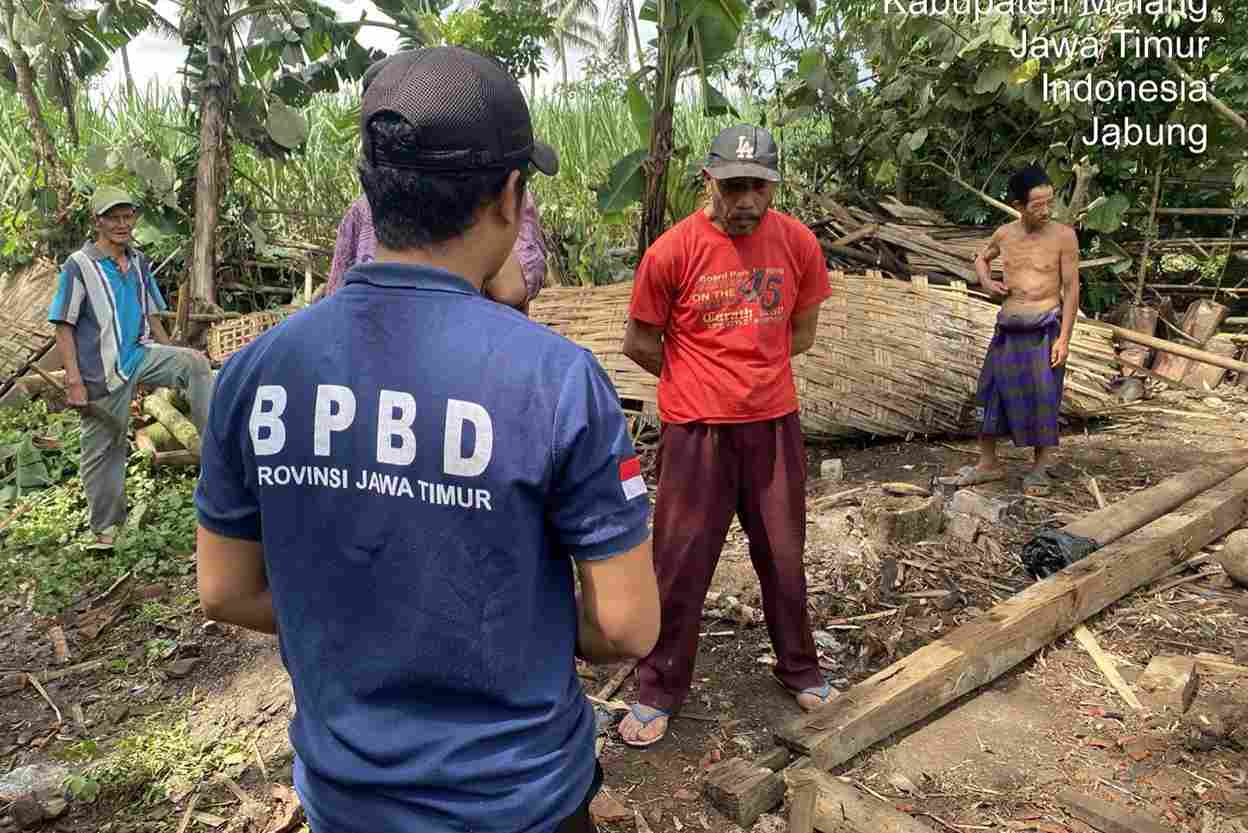 Rumah Warga Jabung Ambruk Diterjang Angin Kencang