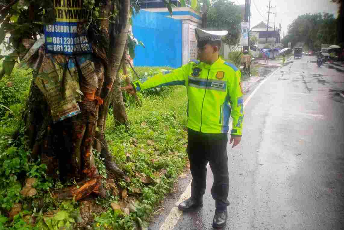 Bocah 13 Tahun di Pakisaji Tewas Tabrak Pohon Saat Berkendara