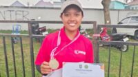 Mahasiswa Kedokteran UM, Adhiena Liany Anastasia Putri berhasil meraih juara 2 dalam ajang Bupati Lumajang Archery Tournament 2025 - Rahasia Mahasiswa Kedokteran UM Juarai Ajang Bupati Lumajang Archery Tournament 2025