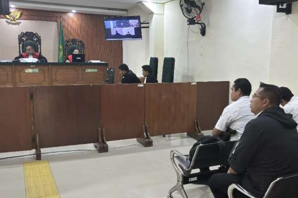 Pembacaan keputusan sidang oleh Ketua Majelis Hakim. (ist) - Tak Setor PPN, Kontraktor di Banyuwangi Divonis Penjara 1 Tahun 10 Bulan