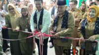 Pemotongan pita simbolis peresmian RSUD Ngantang. (rhd) - Wagub Jatim Bersama Bupati Malang Resmikan RSUD Ngantang, Launching Layanan Gratis