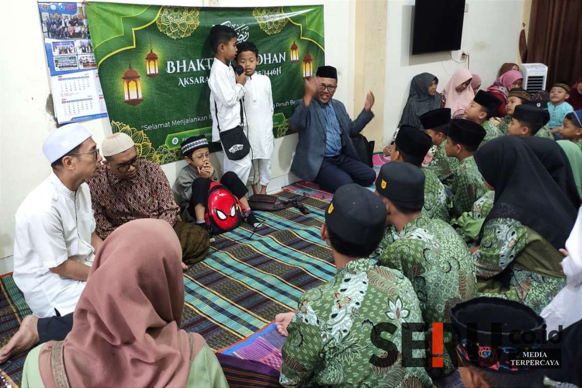 Penampilan perwakilan anak-anak panti asuhan di Malang Raya. (rhd) - Tahun ke-22, Komunitas Aksara Tumapel Bhakti Ramadan Santuni Anak Yatim dan Duafa
