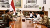Presiden Prabowo Subianto saat rapat terbatas bersama sejumlah Menteri Kabinet Merah Putih di Istana Merdeka. (ist/ setpres) - Diklaim Sejahterakan Rakyat, Mengapa Koperasi Desa Merah Putih Justru Ditolak Kepala Desa?