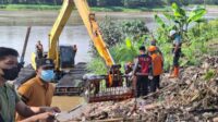 Proses evakuasi mayat Lansia asal Kota Batu di Kepanjen. (ist) - Hilang Empat Hari, Lansia Asal Kota Batu Ditemukan Tewas di Kepanjen